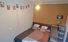 Appartement Independant Dans Maison Avec Jardinet, Au Calme