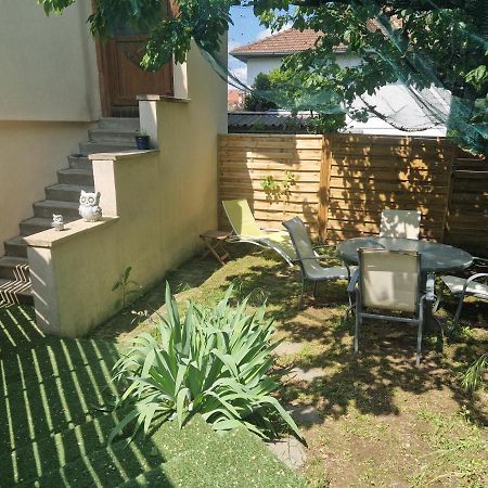 Appartement Independant Dans Maison Avec Jardinet, Au Calme Sérézin-du-Rhône Extérieur photo